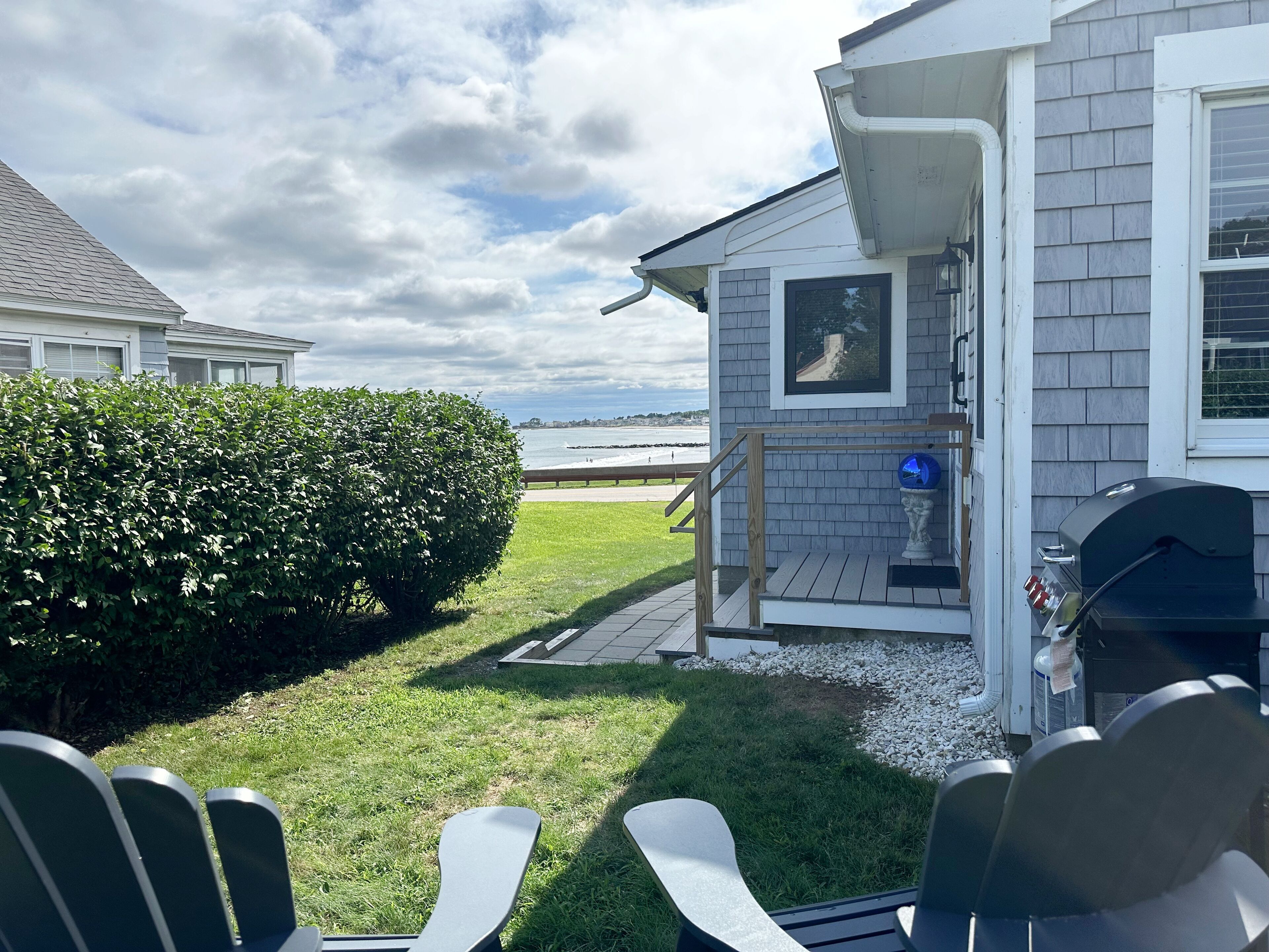 Billy's Beachside Bungalow 