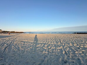 In Strandnähe, Liegestühle, Strandtücher