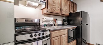 One bedroom Cascades C-6, king bed, sleeps 8 updated appliances, furnishings