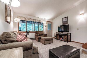 Living area - One bedroom Cascades C-6, king bed, sleeps 8 updated appliances, furnishings (Newry)