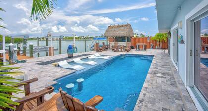 Charming 4-bedroom house in fabulous Key Colony Beach with AC, WIFI, Boatlift,