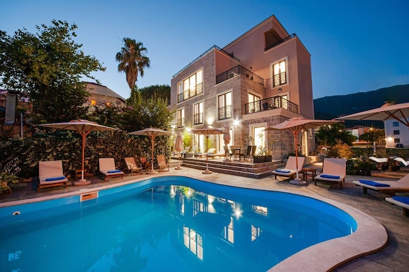 Pool - Moderna Luxury Apartments- One bedroom apartments with balcony
(Tivat)