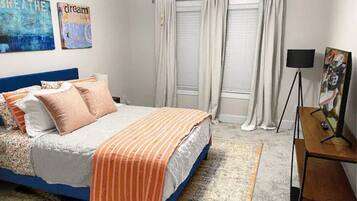 Una scrivania, ferro/asse da stiro, culla da viaggio, Wi-Fi gratuito