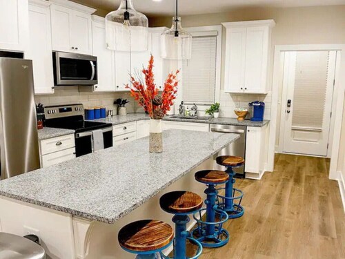 Spacious 4BR Townhome Near Auburn & Stadium