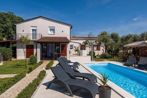 Pool - Villa Grace Felice in Valbandon (Valbandon)