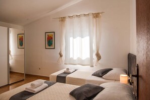 4 quartos, ferros/tábuas de passar roupa, Wi-Fi, roupa de cama