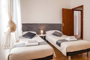 4 bedrooms, iron/ironing board, WiFi, bed sheets - Villa Grace Felice in Valbandon (Valbandon)