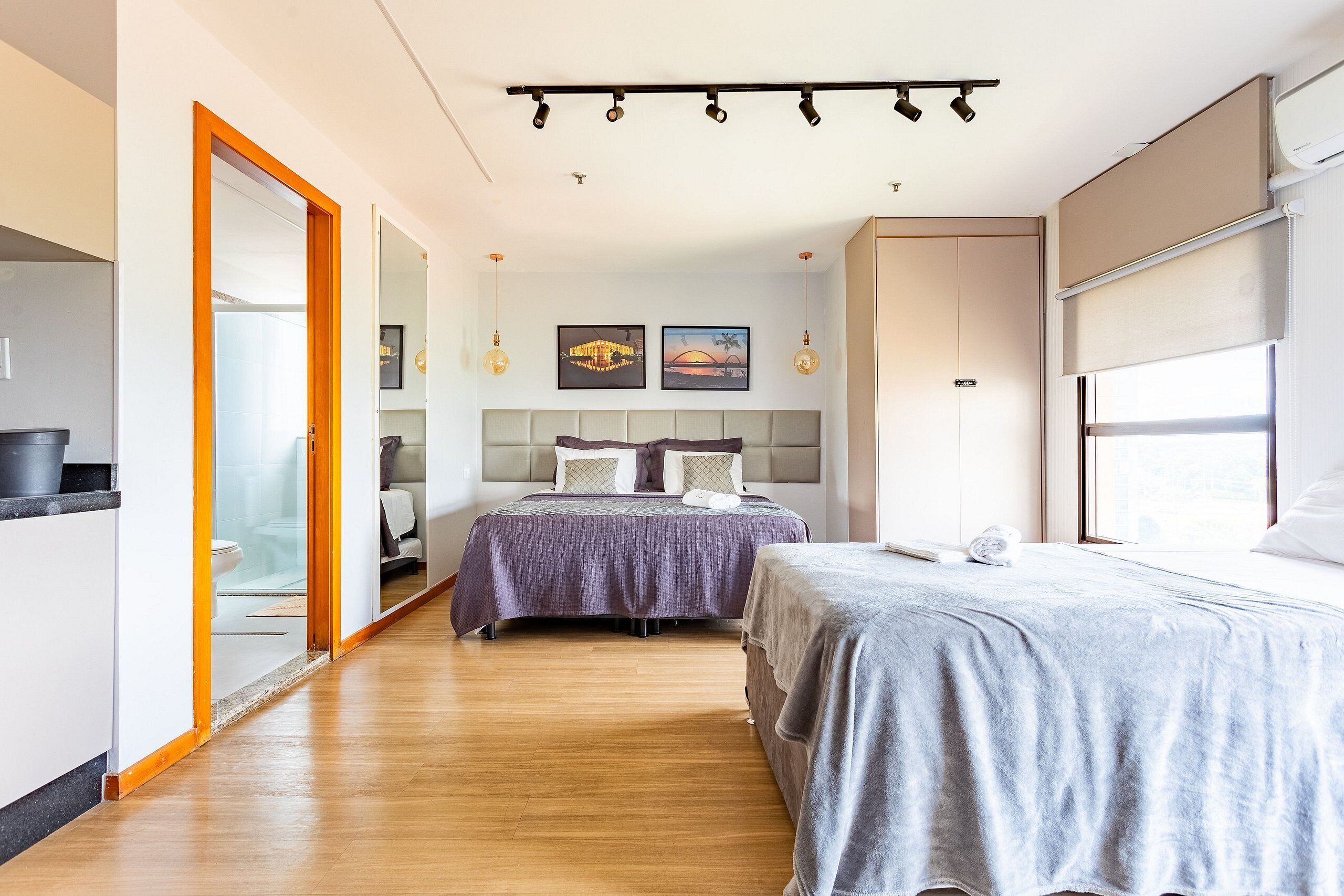 Bela suite no Comfort hotel Taguatinga 1 | Blackout drapes, iron/ironing board, free WiFi, bed sheets