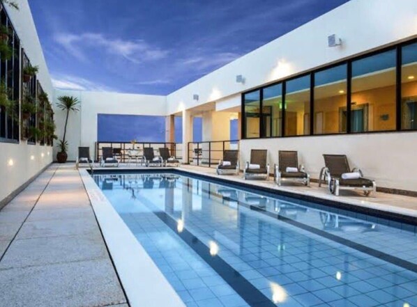 Hồ bơi ngoài trời 