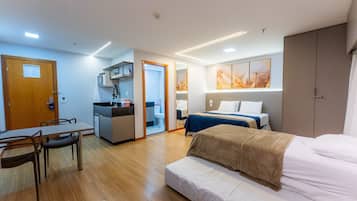 Apartment | 1 bedroom, blackout drapes, iron/ironing board, free WiFi