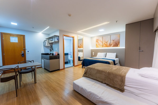 Apartment | 1 bedroom, blackout drapes, iron/ironing board, free WiFi