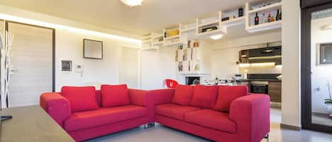 Basic Apartment | Living area | 1-cm flat-screen TV with digital channels