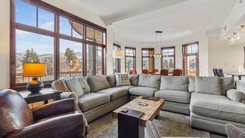 電視、壁爐、 辦公室