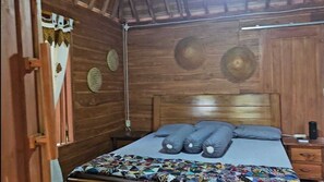 Room, 1 King Bed | Bed sheets