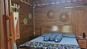 Room, 1 King Bed | Bed sheets