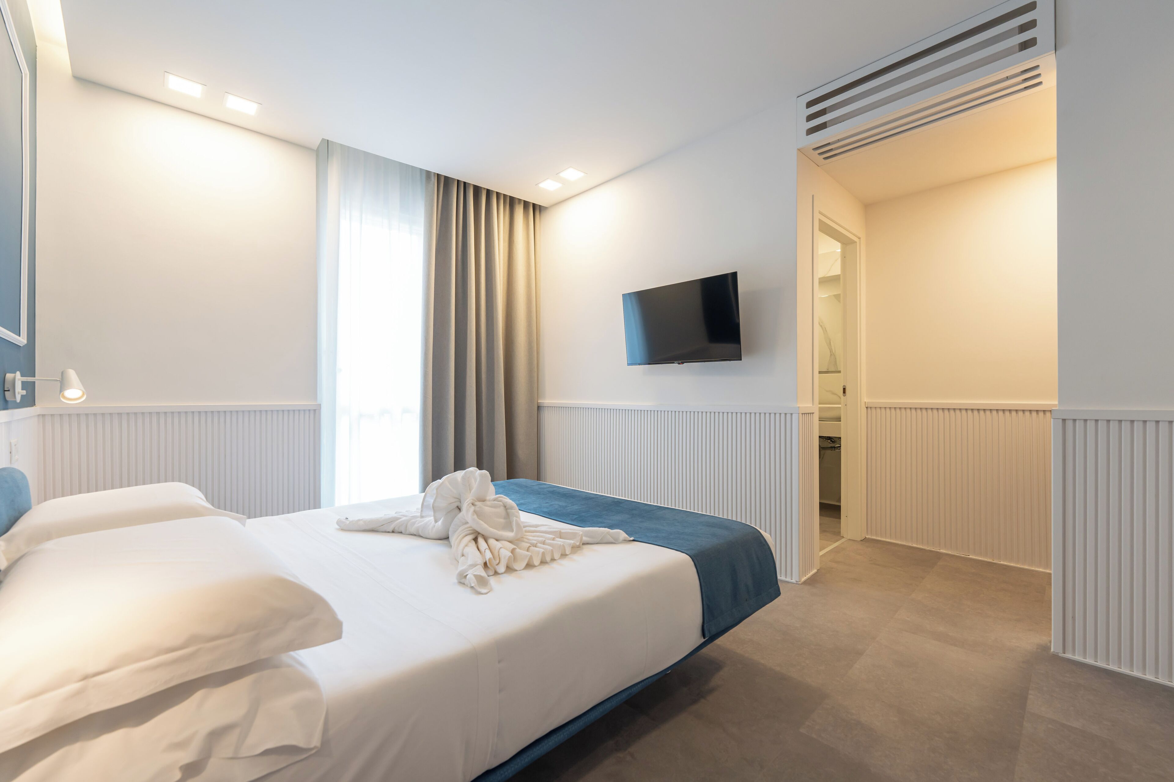 Deluxe Double Room, Balcony, City View