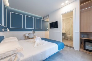 Chambre Deluxe double, balcon, vue sur la ville | Coffre-fort, rideaux d’obscurcissement, système d’insonorisation
