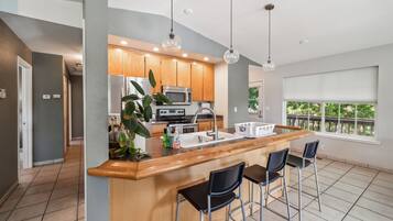 Casa, 3 quartos | Cozinha privada | Geladeira, fogão, cafeteira/chaleira, chaleira elétrica