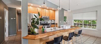 Lakefront Home Private Boat Ramp, Clear Lake