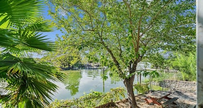 Lakeside Retreat With Private Boat Ramp 3 Bedroom Home by RedAwning