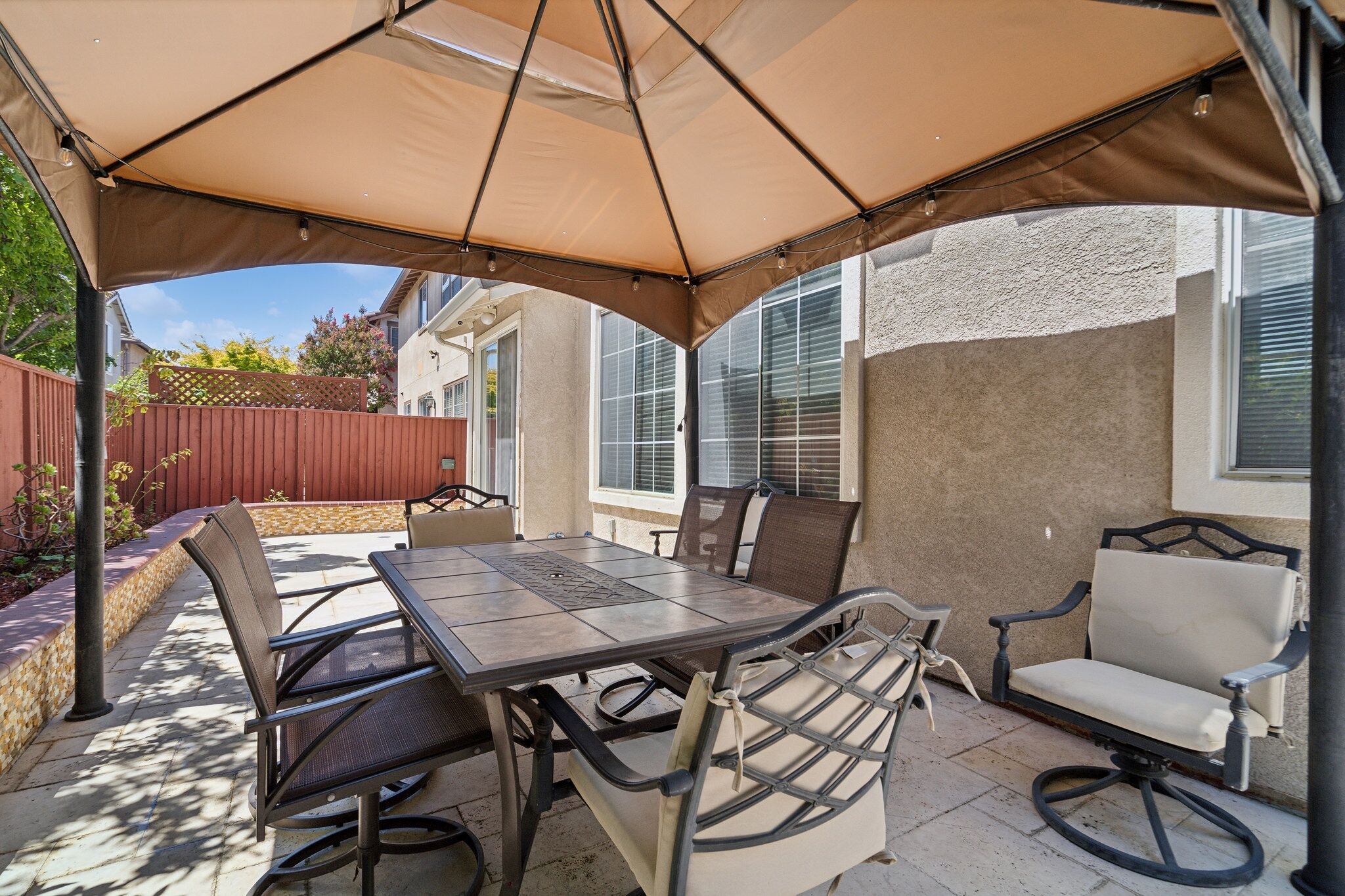 House, 5 Bedrooms | Outdoor dining