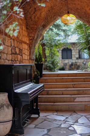 Exterior - Pina Barosh (Rosh Pinna)