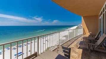 Condo, 3 Bedrooms | Property grounds