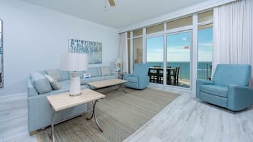Condo, 3 Bedrooms | Living area