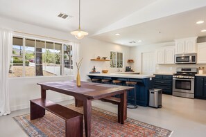 Ferienhaus, 3 Schlafzimmer | Eigene Küche | Kühlschrank, Ofen, Wasserkocher mit Kaffee-/Teezubehör