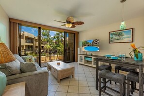 Condo, 1 quarto | Área de estar | Smart TV