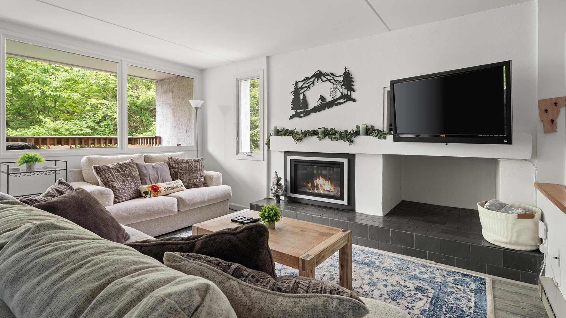 Condo, 2 Bedrooms | Living area | Smart TV