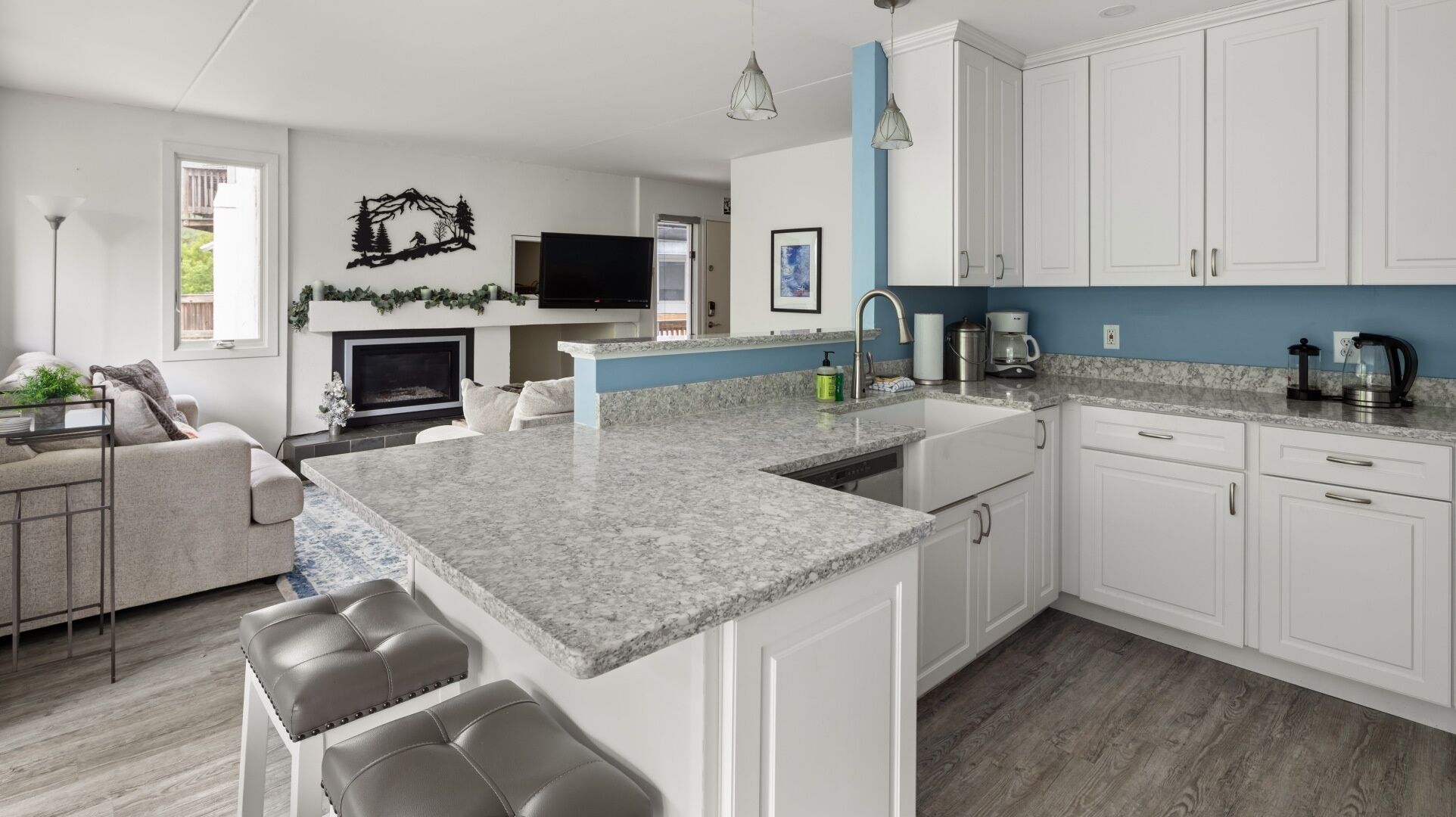 Condo, 2 Bedrooms | Private kitchen | Fridge, oven, coffee/tea maker, electric kettle