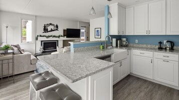 Condo, 2 Bedrooms | Private kitchen | Fridge, oven, coffee/tea maker, electric kettle