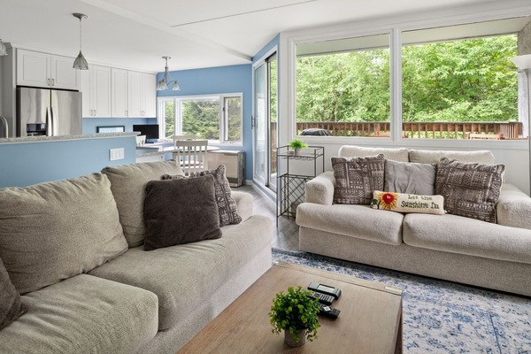 Condo, 2 Bedrooms | Living area | Smart TV