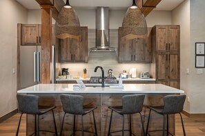 Condo, 3 quartos | Cozinha privada | Geladeira, fogão, cafeteira/chaleira, torradeira