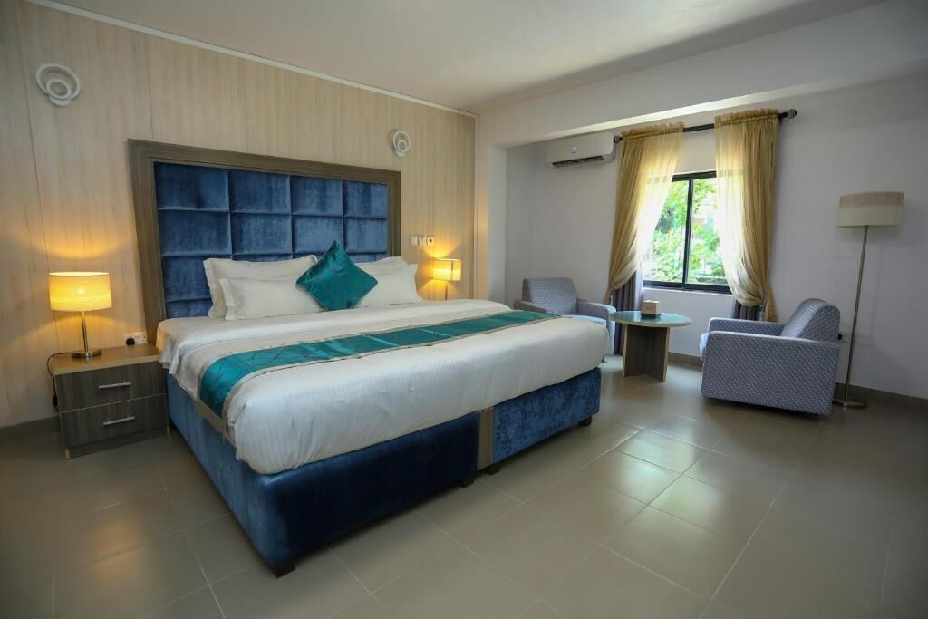 Desk, laptop workspace, free WiFi