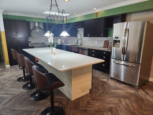 Charming 4-bedroom house with AC and WiFi near Orlando airport and lake nona 