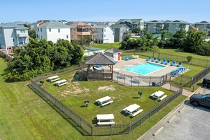 Exterior - Purple Shells Only: Pool Access | 500ft. to Beach (Kill Devil Hills)