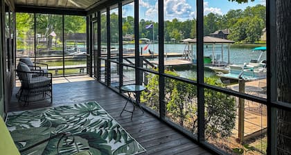 Charming 2-bedroom 2 bath house on beautiful Lake Martin. Quiet and peaceful.