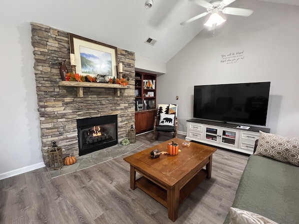 Smart TV, fireplace