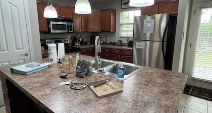 Condo w/ garage close to everything just off the Parkway in Pigeon Forge, TN