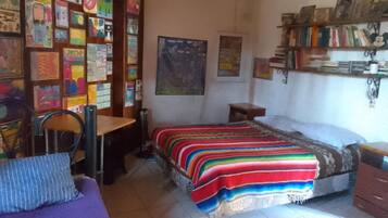 1 sovrum, skrivbord, gratis wi-fi och sängkläder