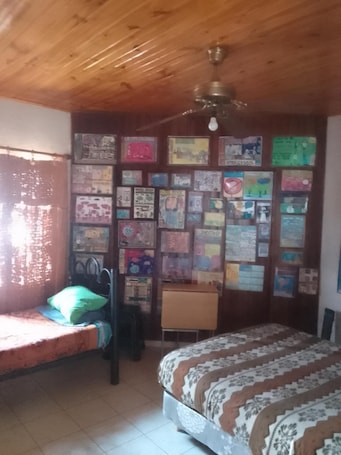 1 bedroom, desk, free WiFi, bed sheets. Artist Cultural Suite