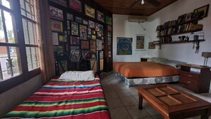 1 camera, una scrivania, Wi-Fi gratuito, lenzuola