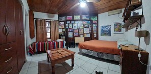 1 camera, una scrivania, Wi-Fi gratuito, lenzuola