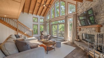 Smart TV, fireplace