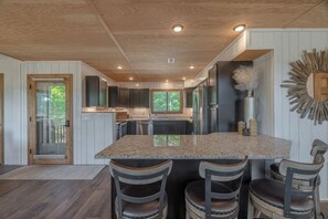 Fridge, microwave, oven, stovetop - On The Rocks by Innsbrook Vacations! (Innsbrook)