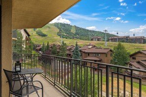 Outdoor dining - Bronze Tree 205 | Ski-In Condo with Stunning Mountain Views (Steamboat Springs)