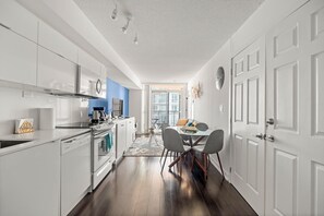 Fridge, microwave, oven, stovetop