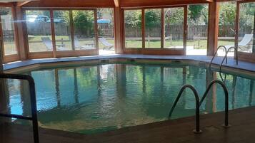 Inomhuspool och uppvÀrmd pool